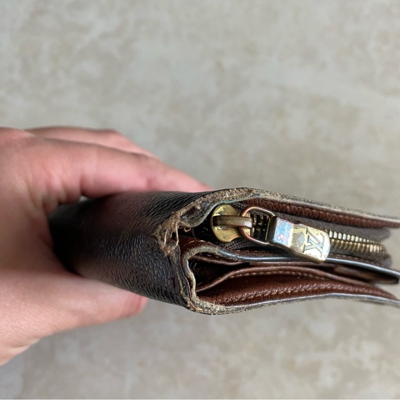 Authentic Louis Vuitton Vintage Compact Monogram Canvas Wallet - Picture 6 of 17